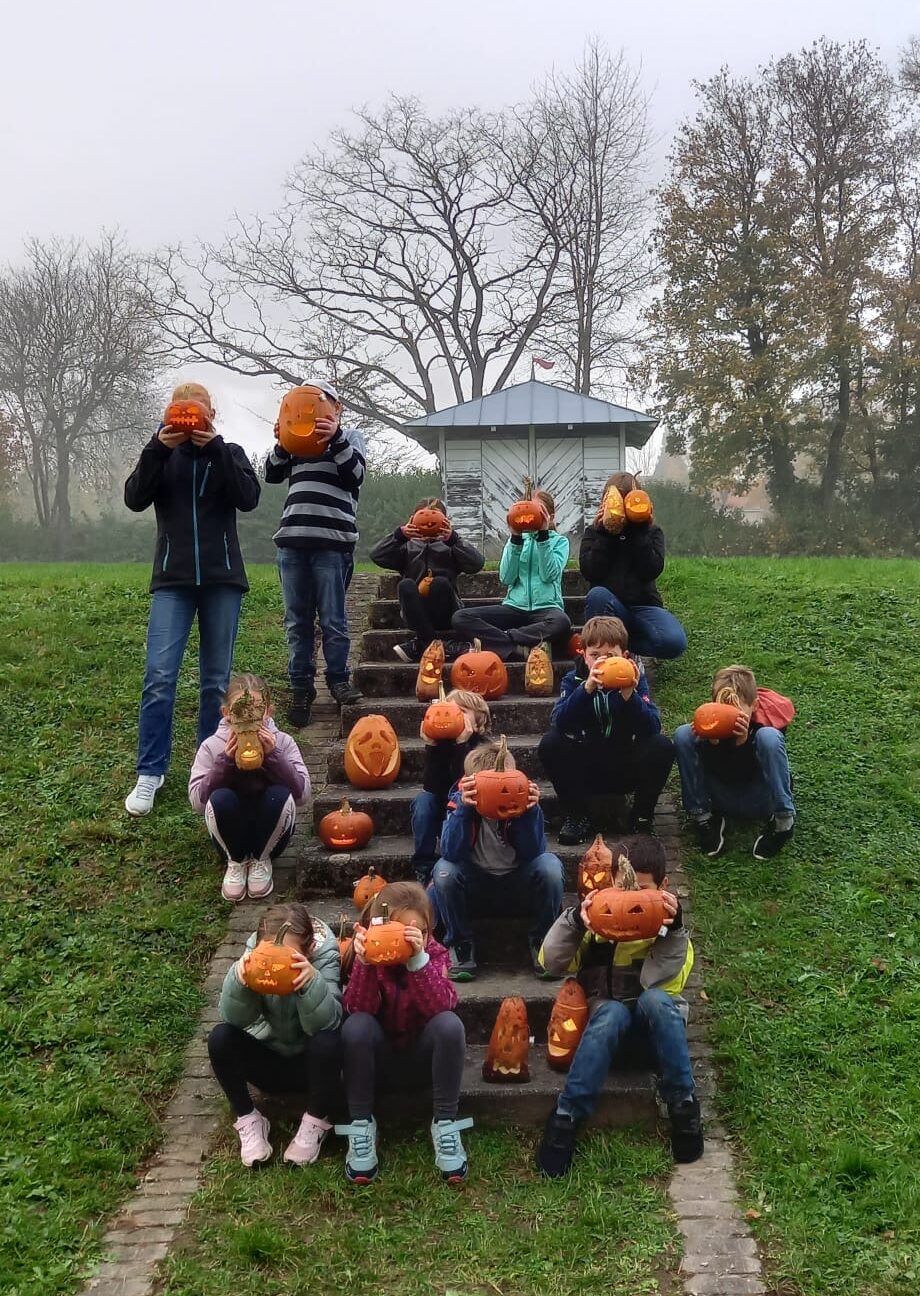 Kürbis-Schnitzaktion